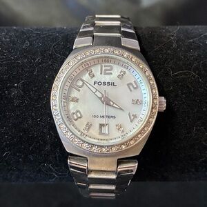 Fossil Women's Silver Toned Bracelet Band Analog Watch Shell Face Rhinestones